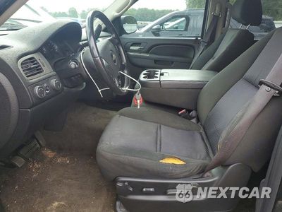 Zdjęcie 7 z 13 samochodu: 2010 CHEVROLET TAHOE K1500 LS VIN:1GNUKAE0XAR132648 - miniatura