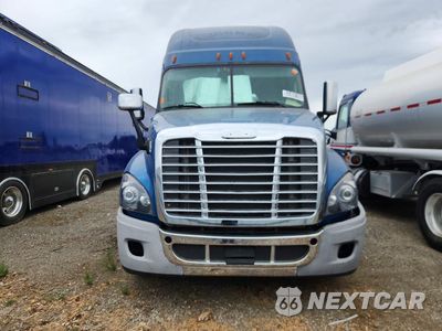 Piąte zdjęcie samochodu w środku: 2017 FREIGHTLINER CASCADIA 125 SEMI TRUCK VIN:3AKJGLDR8HSHW5851 - miniatura