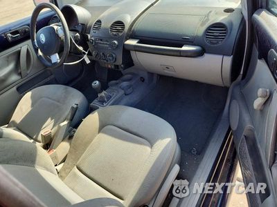 Zdjęcie 8 z 13 samochodu: 2001 VOLKSWAGEN NEW BEETLE GL VIN:3VWBT21C01M413262 - miniatura
