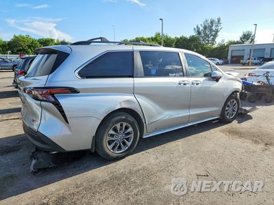 Trzecie zdjęcie samochodu z tyłu: 2025 TOYOTA SIENNA XLE 8-PASSENGER VIN:5TDYRKEC7SS262752 - miniatura