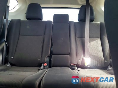 Zdjęcie 10 z 13 samochodu: 2015 TOYOTA RAV4 LE VIN:JTMZFREV6FD063295 - miniatura