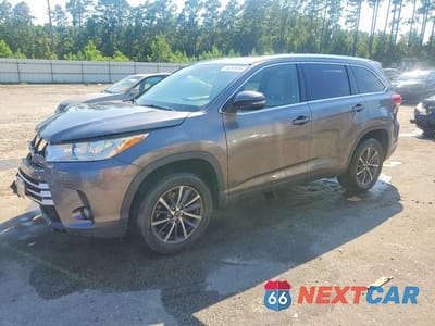 2018 TOYOTA HIGHLANDER XLE 5TDKZRFH1JS534784 - główne zdjęcie licytacji z USA - miniatura