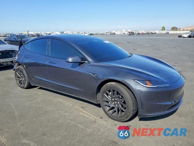 Czwarte zdjęcie samochodu z boku: 2025 TESLA MODEL 3 VIN:5YJ3E1EA0SF067790 - miniatura