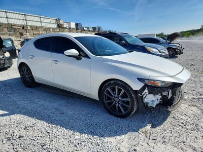 Czwarte zdjęcie samochodu z boku: 2021 MAZDA 3 SELECT VIN:JM1BPAKL8M1337033 - miniatura