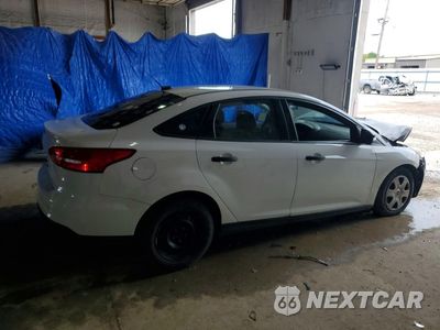 Trzecie zdjęcie samochodu z tyłu: 2018 FORD FOCUS S VIN:1FADP3E28JL215883 - miniatura