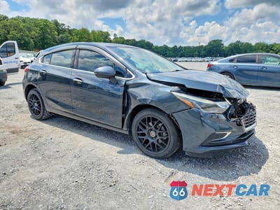 Czwarte zdjęcie samochodu z boku: 2018 CHEVROLET CRUZE PREMIER VIN:3G1BF6SM4JS620993 - miniatura