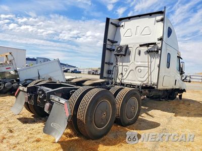 Trzecie zdjęcie samochodu z tyłu: 2019 FREIGHTLINER CASCADIA 126