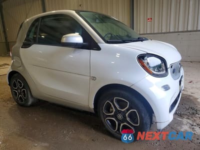 Czwarte zdjęcie samochodu z boku: 2018 SMART FORTWO VIN:WMEFJ9BA5JK283701 - miniatura