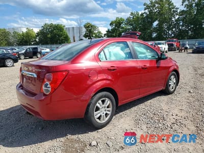 Trzecie zdjęcie samochodu z tyłu: 2013 CHEVROLET SONIC LT VIN:1G1JC5SG1D4229314 - miniatura