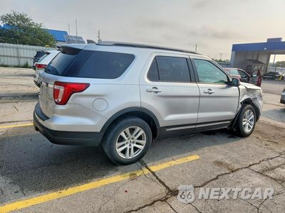 Trzecie zdjęcie samochodu z tyłu: 2019 FORD EXPLORER XLT VIN:1FM5K8D80KGA95602 - miniatura
