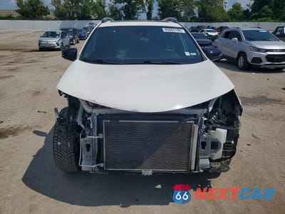 Piąte zdjęcie samochodu w środku: 2018 TOYOTA RAV4 SE VIN:JTMJFREV4JJ739282 - miniatura