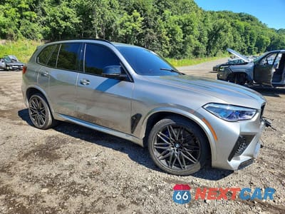 Czwarte zdjęcie samochodu z boku: 2020 BMW X5 M VIN:5YMJU0C0XL9D27133 - miniatura