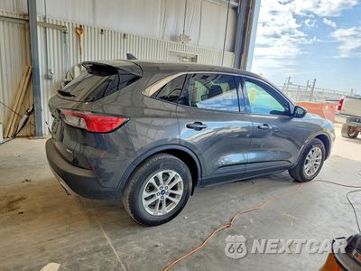 Trzecie zdjęcie samochodu z tyłu: 2020 FORD ESCAPE SE VIN:1FMCU9G61LUC26511 - miniatura