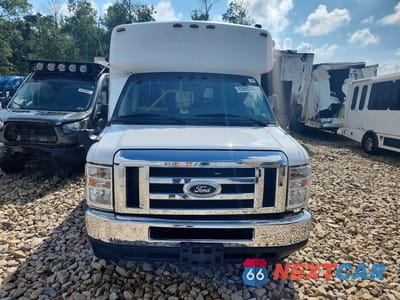 Piąte zdjęcie samochodu w środku: 2017 FORD E350 SHUTTLE BUS VIN:1FDEE3FSXHDC18982 - miniatura