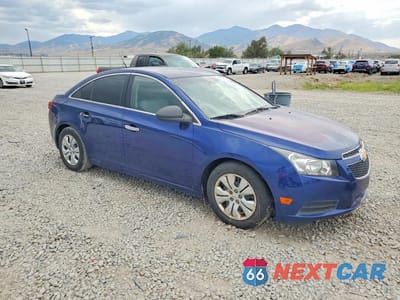 Czwarte zdjęcie samochodu z boku: 2013 CHEVROLET CRUZE LS VIN:1G1PA5SH6D7301034 - miniatura