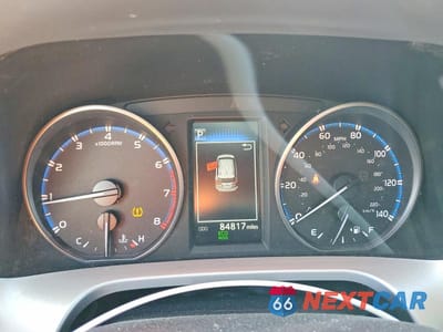 Zdjęcie 9 z 13 samochodu: 2018 TOYOTA RAV4 LE VIN:JTMZFREV8JJ183125 - miniatura