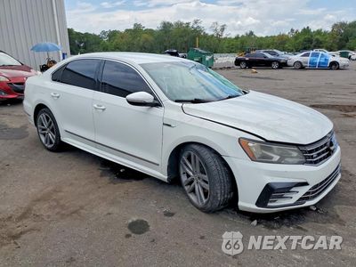 Czwarte zdjęcie samochodu z boku: 2017 VOLKSWAGEN PASSAT R-LINE VIN:1VWDT7A34HC075933 - miniatura