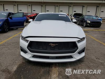 Piąte zdjęcie samochodu w środku: 2025 FORD MUSTANG VIN:1FA6P8TH0S5109057 - miniatura