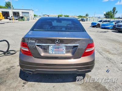 Zdjęcie 6 z 12 samochodu: 2013 MERCEDES-BENZ C 250 VIN:WDDGF4HB5DF971532 - miniatura