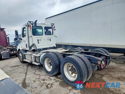 Drugie zdjęcie samochodu z przodu: 2021 FREIGHTLINER CASCADIA 116 TRUCK CAB AND CHASSIS VIN:3AKJHTDV1MSMU6874 - miniatura