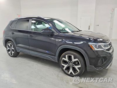 Czwarte zdjęcie samochodu z boku: 2022 VOLKSWAGEN TAOS SEL VIN:3VVJX7B21NM025082 - miniatura
