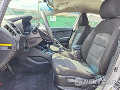 Zdjęcie 7 z 13 samochodu: 2017 KIA FORTE LX VIN:3KPFK4A73HE010824 - miniatura