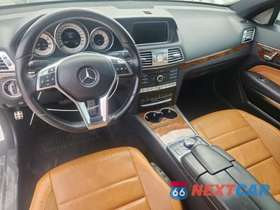 Zdjęcie 8 z 12 samochodu: 2016 MERCEDES-BENZ E 550 VIN:WDDKJ7DB2GF316491 - miniatura