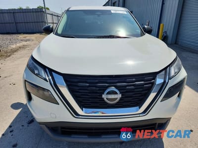 Piąte zdjęcie samochodu w środku: 2023 NISSAN ROGUE S VIN:5N1BT3AA2PC873892 - miniatura