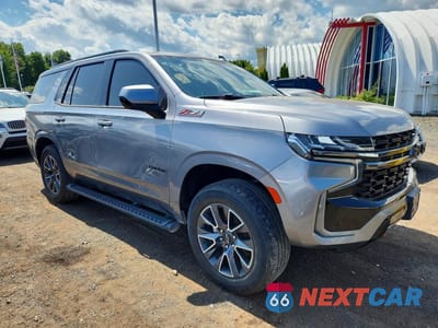 Czwarte zdjęcie samochodu z boku: 2022 CHEVROLET TAHOE K1500 Z71 VIN:1GNSKPKD5NR162034 - miniatura