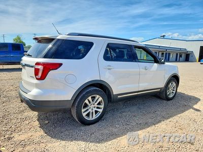 Trzecie zdjęcie samochodu z tyłu: 2019 FORD EXPLORER XLT VIN:1FM5K8D8XKGA38517 - miniatura