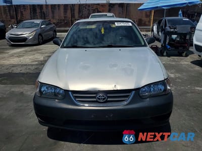 Piąte zdjęcie samochodu w środku: 2002 TOYOTA COROLLA S VIN:1NXBR12E12Z655160 - miniatura