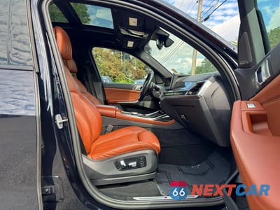 Piąte zdjęcie samochodu w środku: 2024 BMW X7 XDRIVE40I VIN:5UX23EM04R9U41824 - miniatura