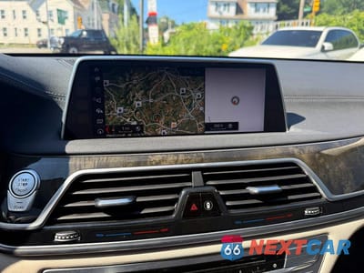 Zdjęcie 9 z 12 samochodu: 2018 BMW 750 XI VIN:WBA7F2C53JB238489 - miniatura