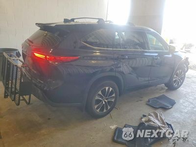 Trzecie zdjęcie samochodu z tyłu: 2022 TOYOTA HIGHLANDER XLE VIN:5TDGZRBH4NS240085 - miniatura