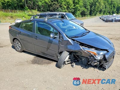 Czwarte zdjęcie samochodu z boku: 2022 TOYOTA PRIUS XLE AWD-E VIN:JTDL9MFU2N3038999 - miniatura