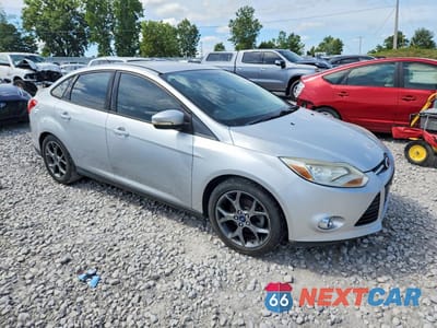 Czwarte zdjęcie samochodu z boku: 2014 FORD FOCUS SE VIN:1FADP3F29EL107454 - miniatura