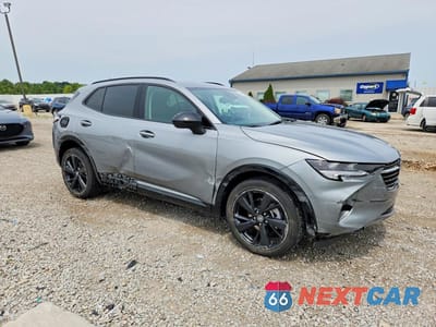 Czwarte zdjęcie samochodu z boku: 2023 BUICK ENVISION ESSENCE VIN:LRBFZNR49PD054613 - miniatura