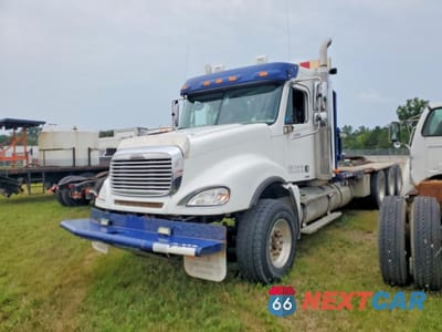 2004 FREIGHTLINER COLUMBIA SEMI TRUCK 1FVPA6CK24LM77744 - główne zdjęcie licytacji z USA - miniatura