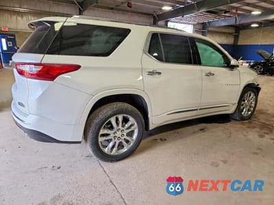 Trzecie zdjęcie samochodu z tyłu: 2019 CHEVROLET TRAVERSE HIGH COUNTRY VIN:1GNEVJKW6KJ152089 - miniatura