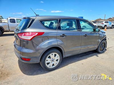 Trzecie zdjęcie samochodu z tyłu: 2016 FORD ESCAPE S VIN:1FMCU0F73GUA12244 - miniatura