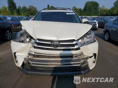 Piąte zdjęcie samochodu w środku: 2019 TOYOTA HIGHLANDER XLE VIN:5TDJZRFH0KS574206 - miniatura