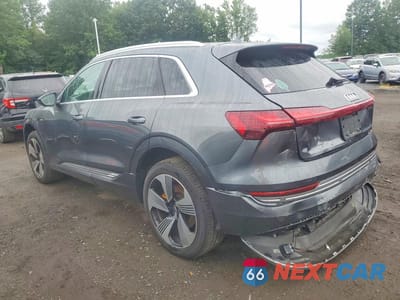 Drugie zdjęcie samochodu z przodu: 2019 AUDI E-TRON PRESTIGE VIN:WA1VAAGE3KB006760 - miniatura
