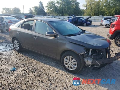 Czwarte zdjęcie samochodu z boku: 2010 KIA FORTE EX VIN:KNAFU4A29A5854203 - miniatura