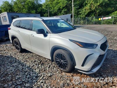 Czwarte zdjęcie samochodu z boku: 2023 TOYOTA HIGHLANDER XSE VIN:5TDKDRBH2PS512032 - miniatura
