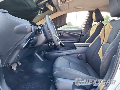 Zdjęcie 7 z 13 samochodu: 2019 TOYOTA PRIUS LE AWD-E VIN:JTDL9RFU6K3004170 - miniatura