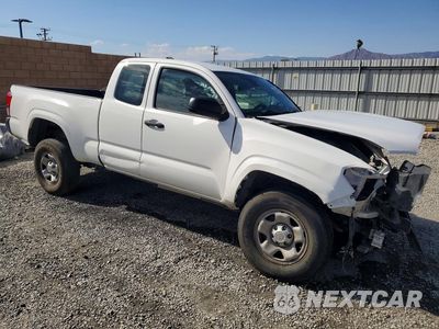 Czwarte zdjęcie samochodu z boku: 2018 TOYOTA TACOMA SR VIN:5TFRX5GN0JX107575 - miniatura