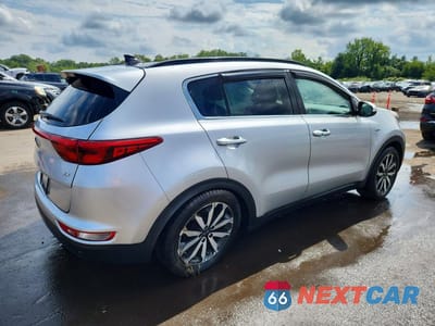 Trzecie zdjęcie samochodu z tyłu: 2018 KIA SPORTAGE EX VIN:KNDPNCAC3J7406860 - miniatura