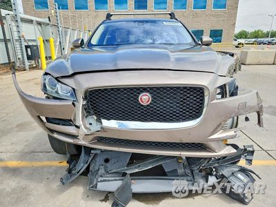 Piąte zdjęcie samochodu w środku: 2017 JAGUAR F-PACE PREMIUM VIN:SADCJ2BV8HA882401 - miniatura