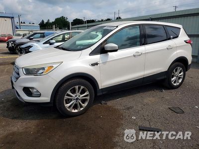 2017 FORD ESCAPE SE 1FMCU9GD1HUD80772 - główne zdjęcie licytacji z USA - miniatura