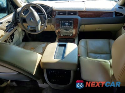 Zdjęcie 8 z 13 samochodu: 2011 CHEVROLET SUBURBAN C1500 LTZ VIN:1GNSCKE08BR336411 - miniatura